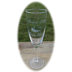 Champagne glas med studenter hue