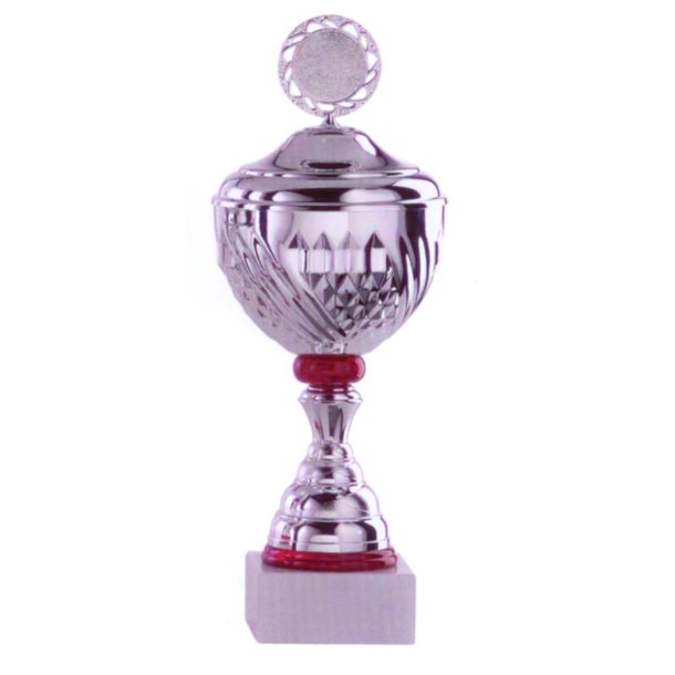 Slvpokal med med fod i rd og slv farve.